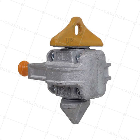 SEMI-AUTOMATIC LOCK FOR CONTAINER STACKING • Caujolle